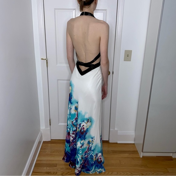 Sexy White & Blue Floral Pattern Open Back Evening Gown - Picture 2 of 8
